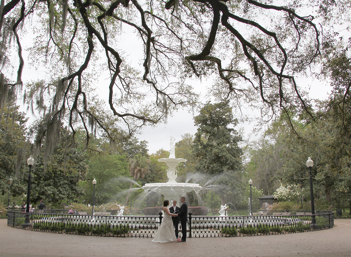 Elope to Savannah Forsyth Park